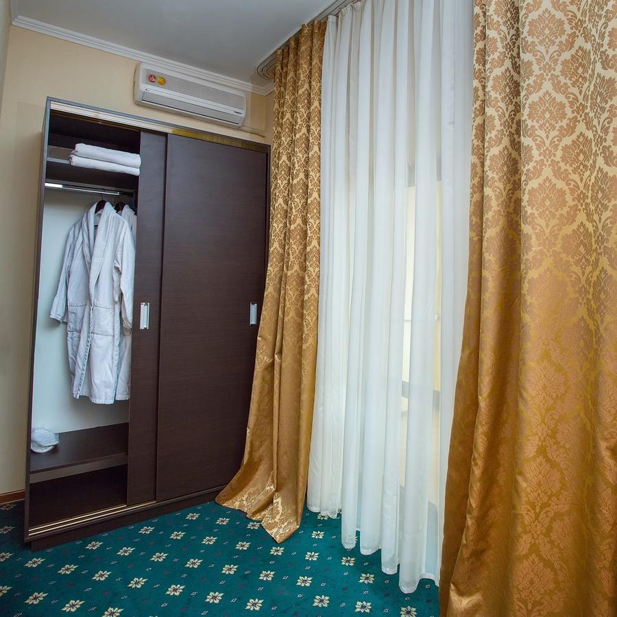 Stary Melnik Hotel Almaty Exterior foto